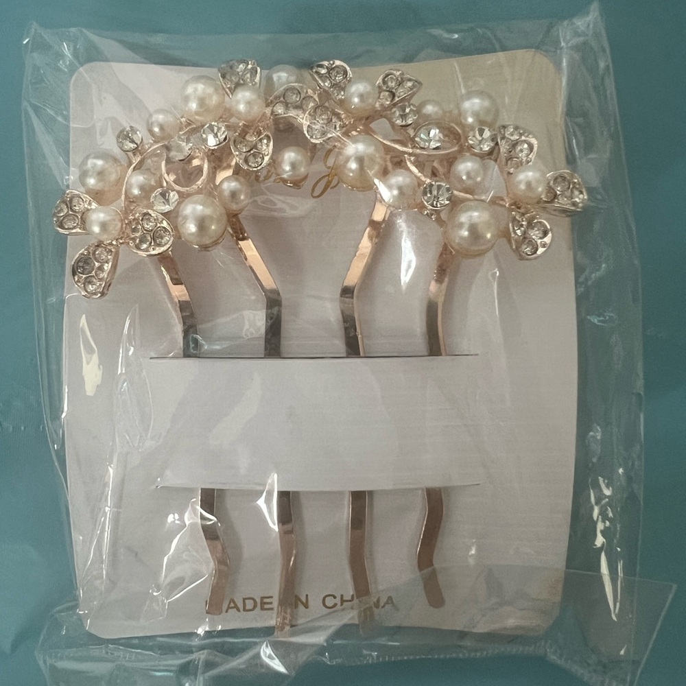 Elegant Pearl and Crystal Hair Comb